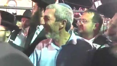 צפו: הרב פרץ רוקד עם ח"כים חרדים במירון