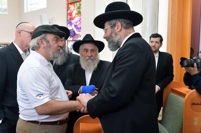 חודש לירי בקליפורניה: הרב דוד לאו נפגש עם הפצועים