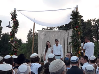 חופה ללא הורים • יתומי הפיגועים התחתנו. צפו