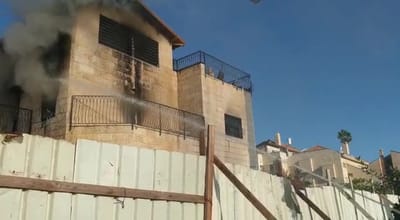משפחה בת 10 נפשות חולצה מדירה בוערת בי-ם