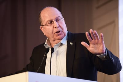 אחרי שהותקף מהאופוזיציה: בוגי יעלון מגיב להאשמות