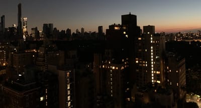 עיר בחשכה: הפסקת חשמל נרחבת בניו יורק