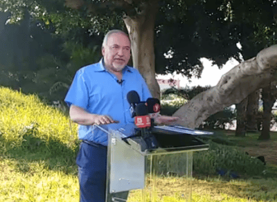 ליברמן: נתנגד לממשלה עם הרב רפי וסמוטריץ'