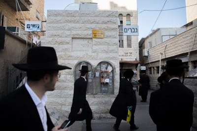 מה השלב הבא? לבטל את עזרת הנשים בבתי הכנסת?