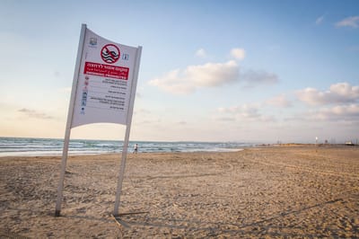 אחרי הכנרת: חוף נווה ים נסגר לרחצה בשל זיהום
