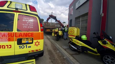 מפרץ חיפה: פועל כבן 50 נהרג מפגיעת מנוף