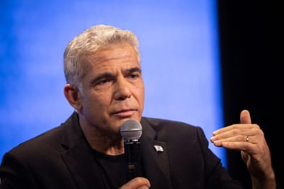 לפיד מגיב לאדמו"ר מויז'ניץ: "יש גבול להסתה"
