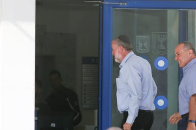היום השלישי לשימוע| "לא יהיה מנוס מסגירת התיקים"