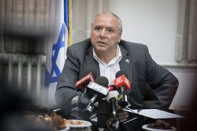 דודי אמסלם מאיים בתביעת דיבה נגד לימור לבנת