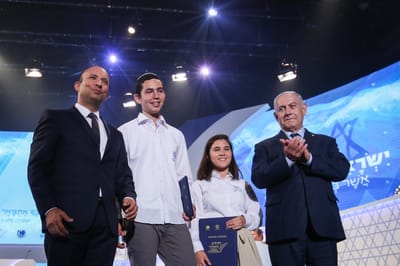 מזל טוב: חתן התנ"ך התארס עם סגניתו מהחידון