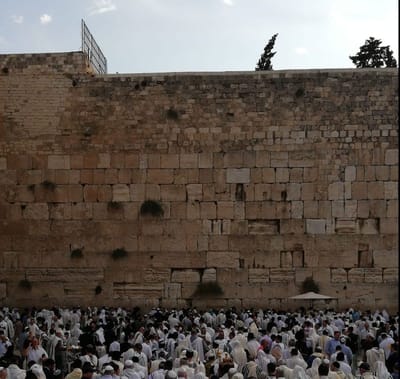 אלפים בכותל: שידור חי ממעמד ברכת הכהנים