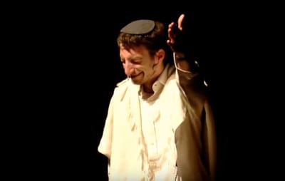 צפו: באנדרדוס – הודעות הגבאי; מתוך המופע הראשון