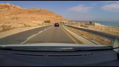 עקפה משאית וכמעט גרמה לתאונה חזיתית. צפו