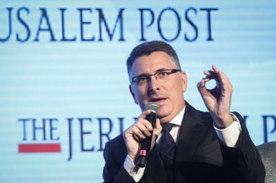 סער: "חגגת בקדימה"; ברקת: "תתבייש לך"