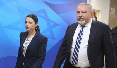 מאמץ אחרון לשכנע את ליברמן לחבור לממשלת ימין