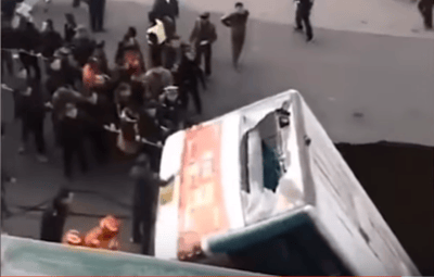 תיעוד: אוטובוס בסין נפל לבולען, 6 הרוגים במקום
