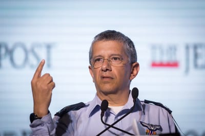 נחשף: זהו היועץ של גנץ לענייני תכנית המאה