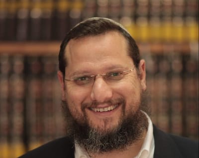 צפו: שיעורו השבועי של הרב יצחק נריה