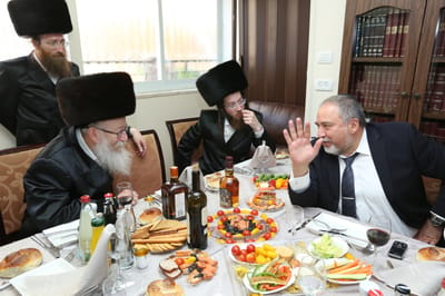 תחקיר 'הארץ':לשכת ליברמן דאגה לפטור מגיוס לחרדים