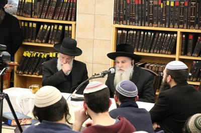 צפו: נכד ה'בבא סאלי' בשיעור בישיבת מרכז הרב