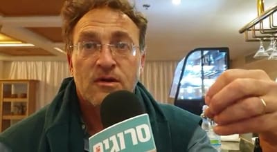 כשדתי נכנס לביה"כ יש לו הוראות הפעלה, לחילוני אין