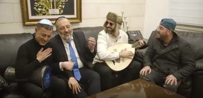 צפו: כוכבי שנות ה-80 ואריה דרעי בביצוע הומוריסטי