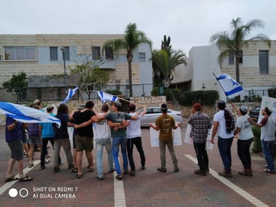 הפגנה מול ראש המטה הסרוג של גנץ באלקנה