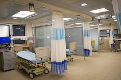 המסלולים והמקומות בהם שהו יותר מ-10 חולי קורונה