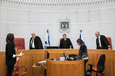 שופטי בית המשפט העליון. ערר שיבוא לפתחם עשוי לעכב את פתיחת המשפט במספר חודשים