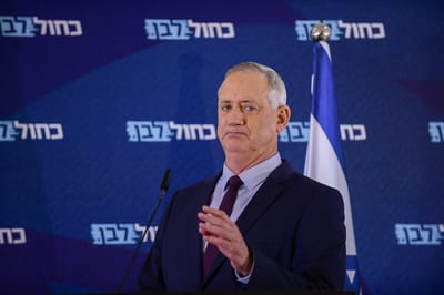הודעות הוואטסאפ חשפו: למה גנץ פירק את כחול לבן