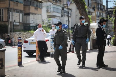 המשטרה סגרה ישיבה בבני ברק השוטרים חטפו אבנים