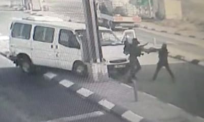 תיעוד דרמטי: הלוחם נדרס, נדקר ונאבק עם המחבל.צפו
