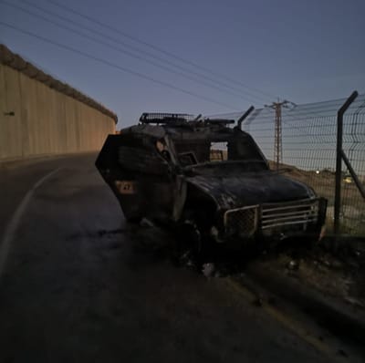 ים: רכב משוריין של מג"ב נשרף מבקבוקי תבערה