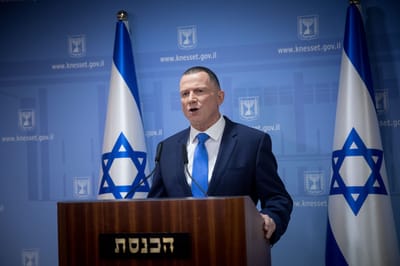אדלשטיין תוקף: "גנץ ניסה לטרפד רכש חיסונים"