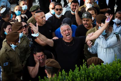 האב נפרד: "במקום שאתה תקבור אותי, אני קובר אותך"