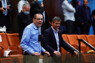 הנדל שר התקשורת והאוזר יו"ר חו"ב: ההסכם עם גנץ