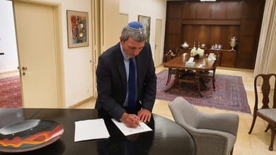 השר פרץ למשנה ליועמ״ש: אשר את כהונת הרב שטרן