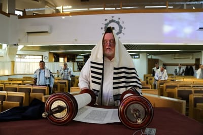 אחרי יותר מחודשיים: בתי הכנסת נפתחים; כל הפרטים