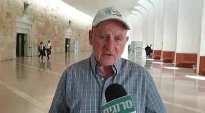 עותר הריקודגלים: חבל שאנחנו לא הפגנת שמאל