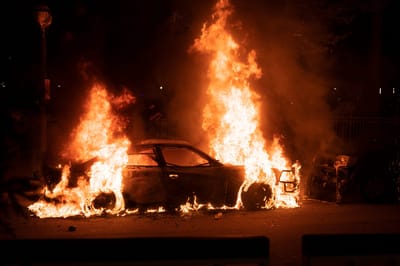 מהומות בארה"ב: עשרות שוטרים ומפגינים נפצעו