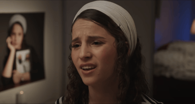 מרגש: בתו של הרב מיכי מרק בשיר לזכרו. צפו