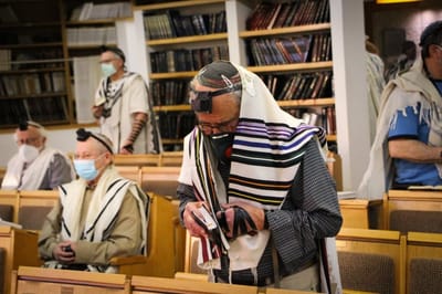 כמה נדבקו בבתי הכנסת ואיפה נדבקו הכי הרבה?