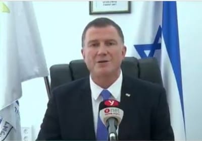 צפו: אדלשטיין שומע על התפטרות סדצקי בשידור חי