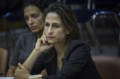 השרה תוקפת: שה'פרופסור' ישיב לאקדמיה את תוארו
