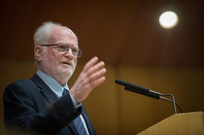 עמוס גלעד: "בעוד שנים אנחנו יכולים לסבול מזה"