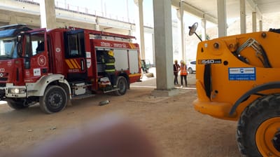 מבנה קרס בצרעה: חולצו 2 בני אדם במצב קשה