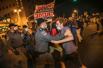 המחאה בבלפור: החשוד שתקף קצין משטרה הודה