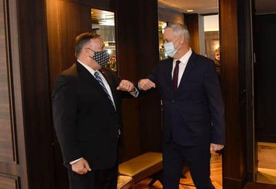 גנץ לפומפאו: "ישראל תמיד תושיט את ידה לשלום"