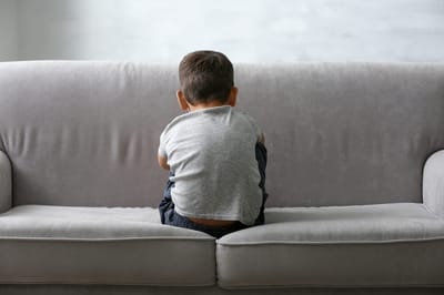 ילד בעל צרכים הותקף; האזינו להקלטות