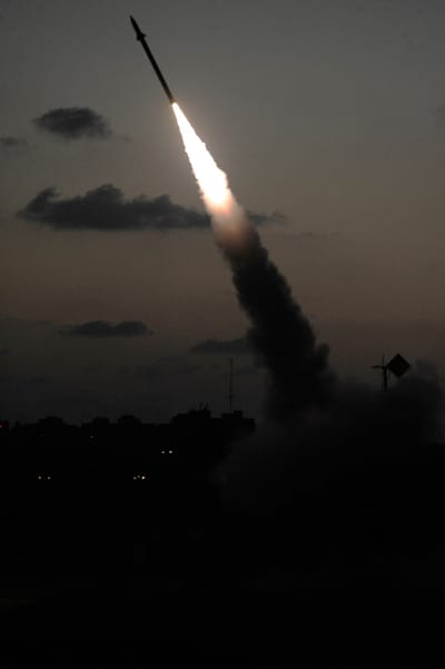 בזמן הטקס: פצועים מירי טילים מעזה לאשדוד. צפו